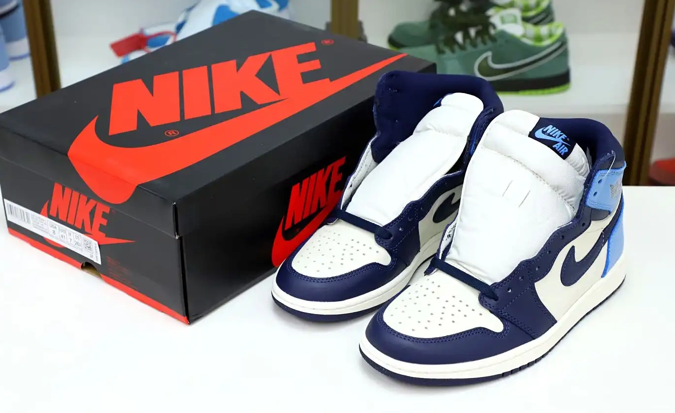 RETRO OG HIGH 'OBSIDIAN' AIR 1 JORDAN 0405